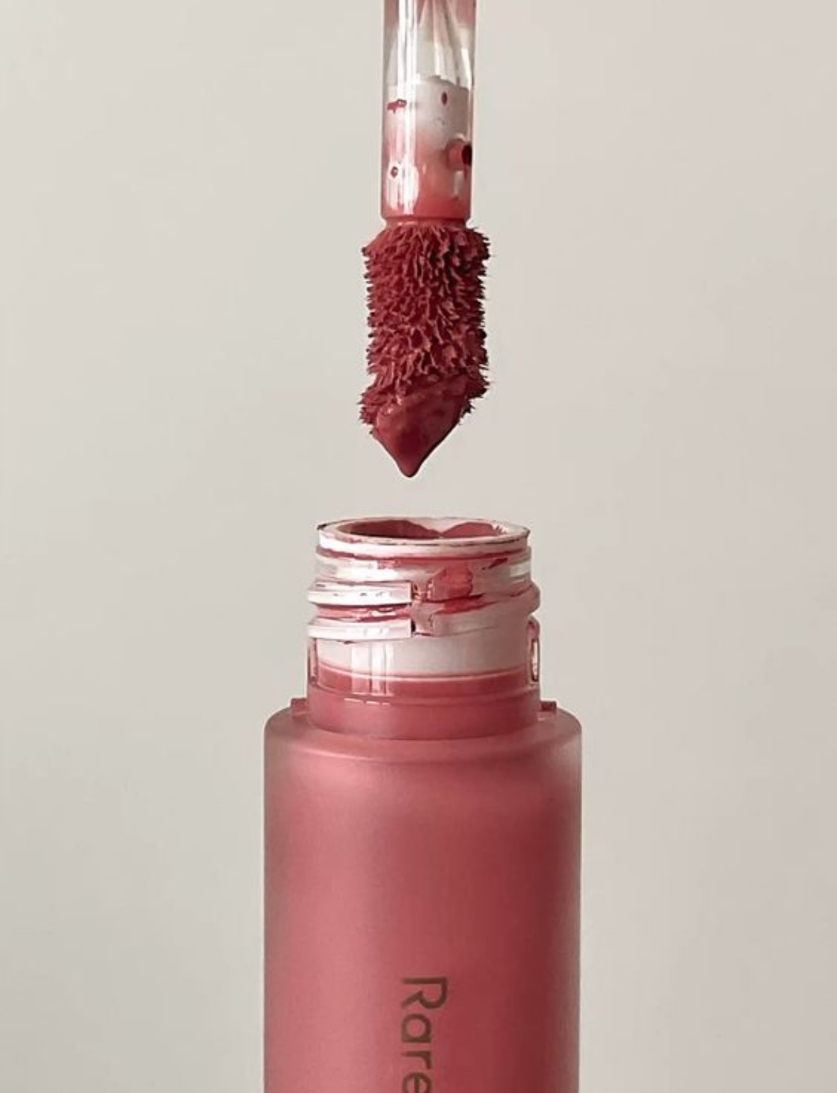 Rare Beauty – Blush & Lip Cream Multi-Use 3-en-1 | Texture Liquide, Waterproof & Ultra Pigmentée